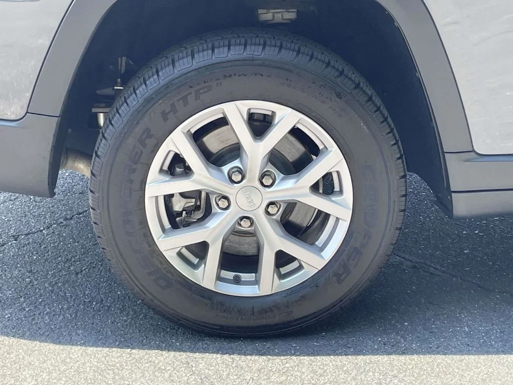 Used 2022 Gray Jeep Limited image 13