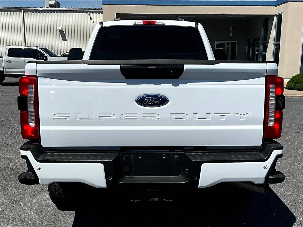 Used 2025 White Ford XL image 5