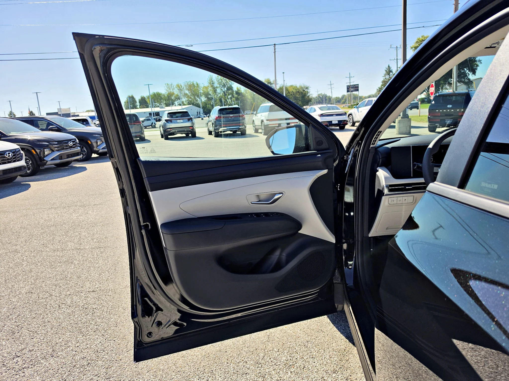 New 2026 Phantom Black Hyundai SEL Plus image 19