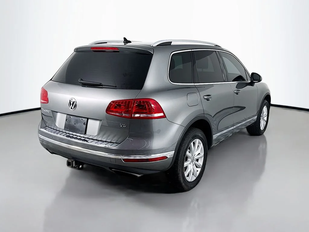 Used 2016 Gray Metallic Volkswagen VR6 FSI image 9