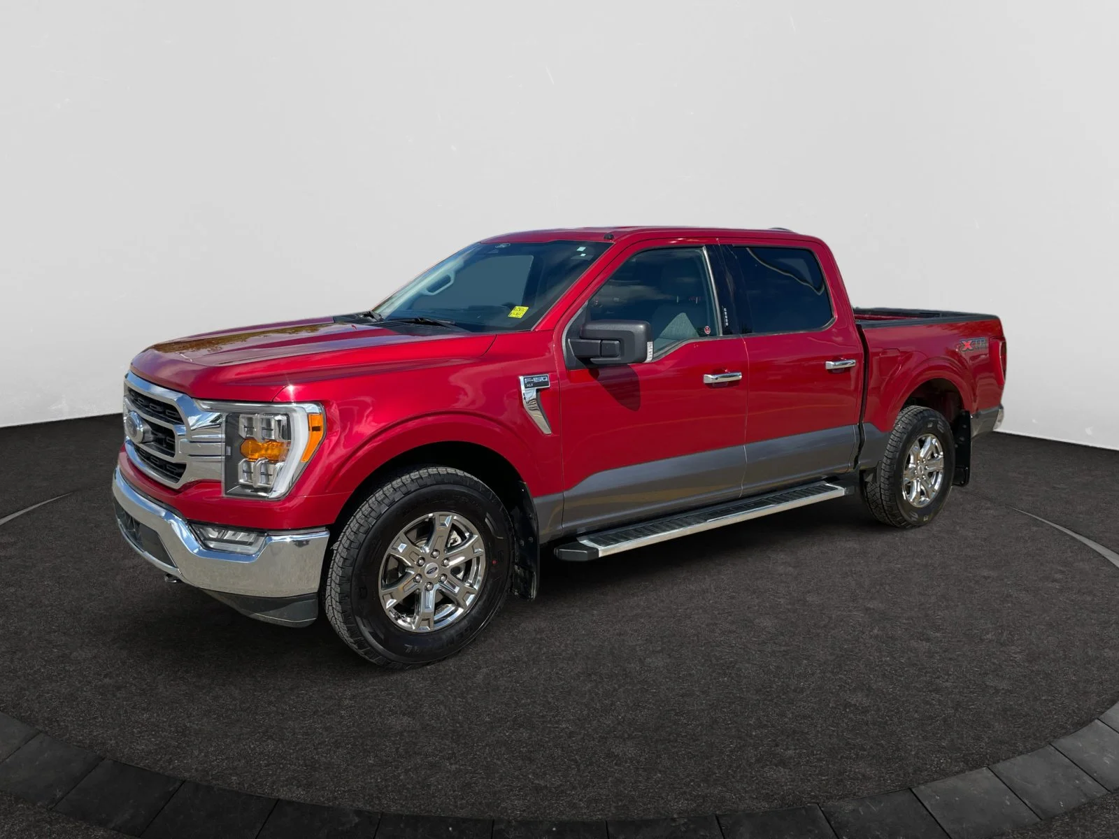 Used 2022 Red Ford XLT SuperCrew image 1