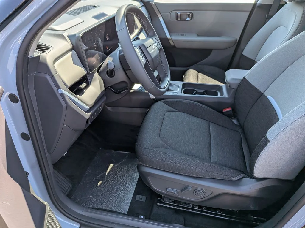 New 2027 Pale Gray Kia S image 19