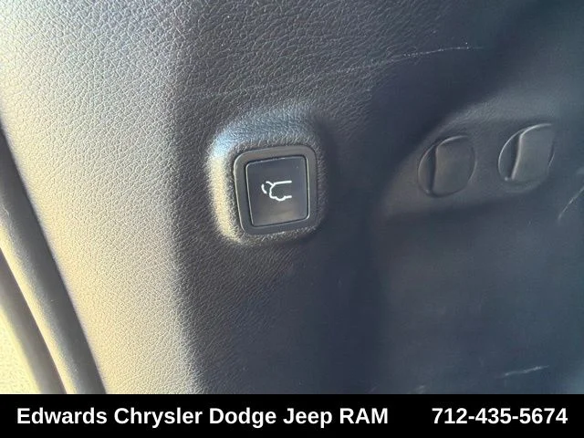 Used 2019 Gray Jeep Limited image 28
