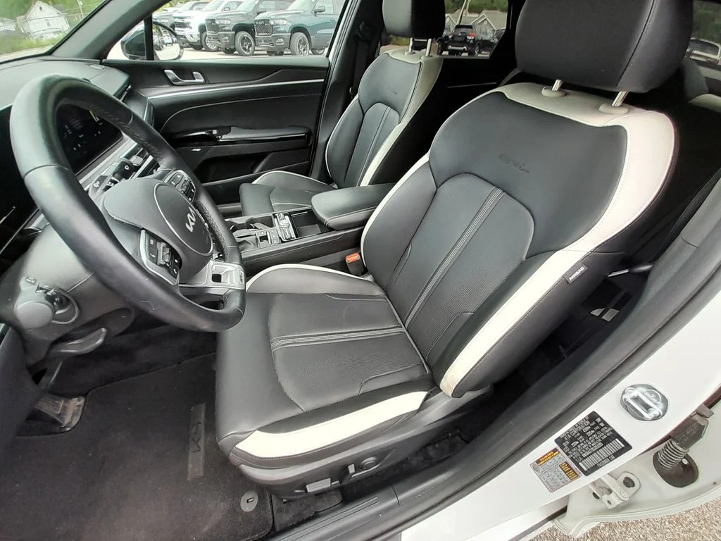 Used 2025 White Kia GT-Line image 35
