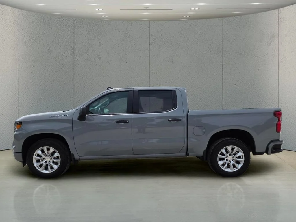 Used 2024 Slate Gray Metallic Chevrolet Custom image 9