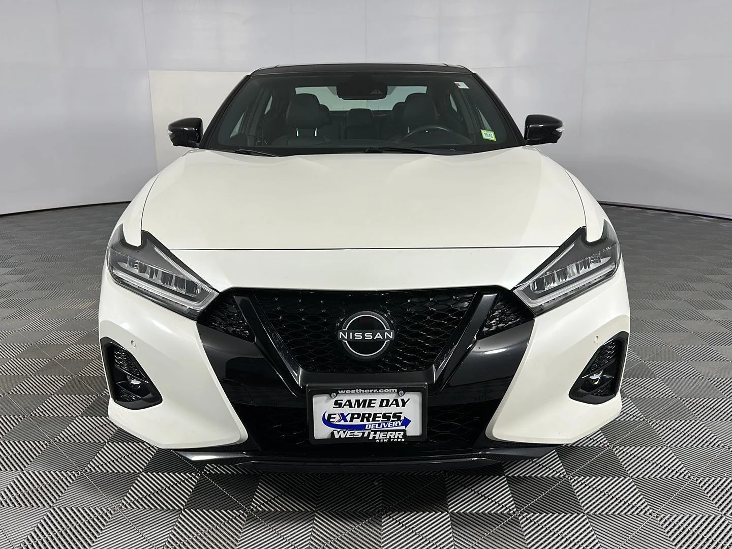 Used 2023 Pearl White Tricoat Nissan SR image 4