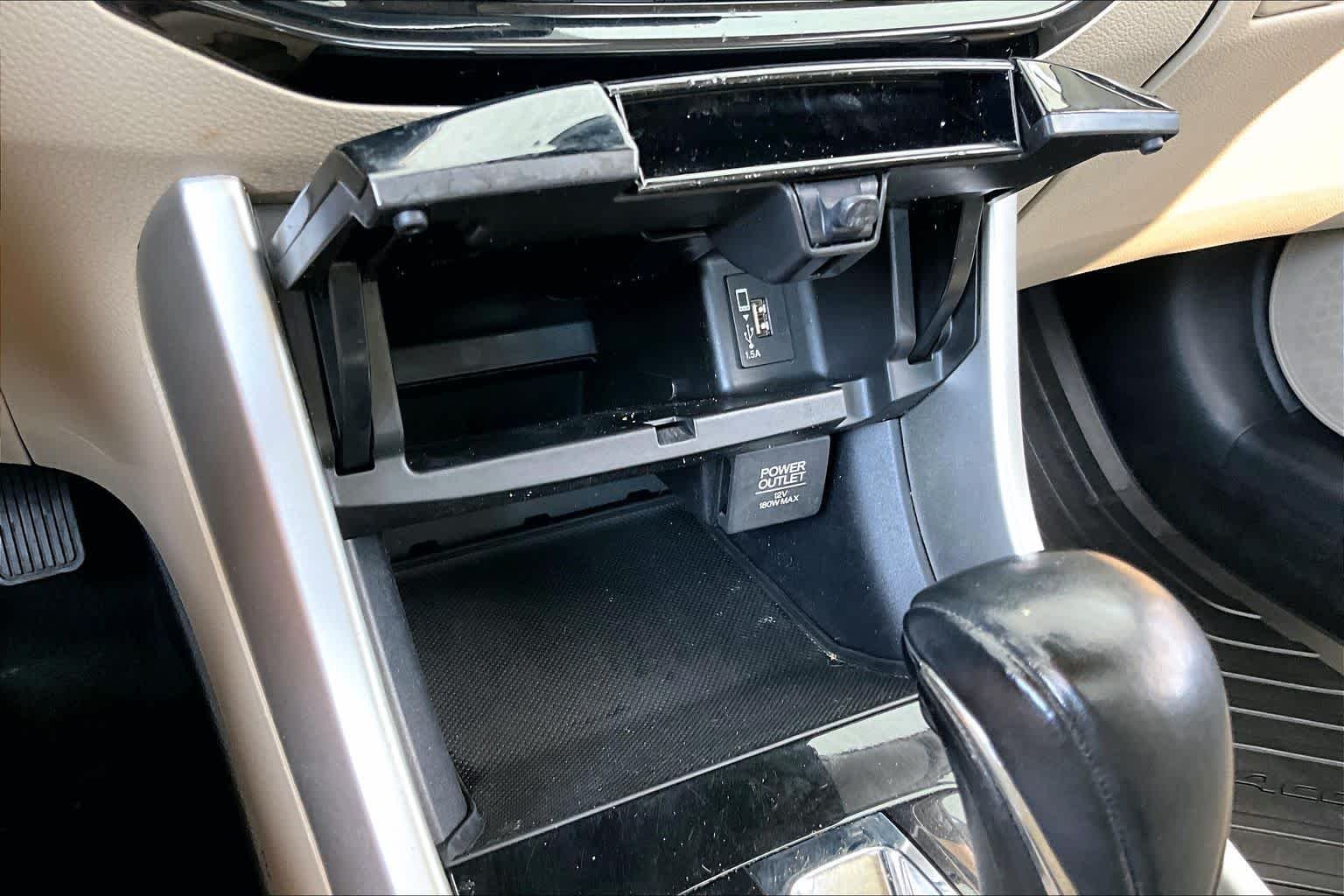 Used 2017 White Orchid Pearl Honda Touring image 32