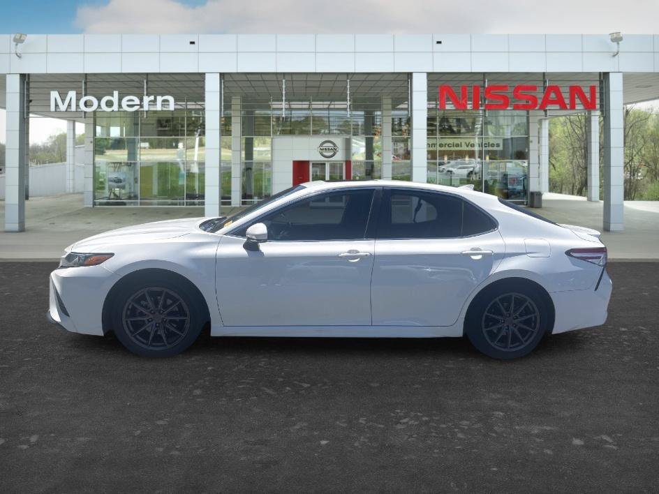 Used 2020 Super White Toyota SE image 2
