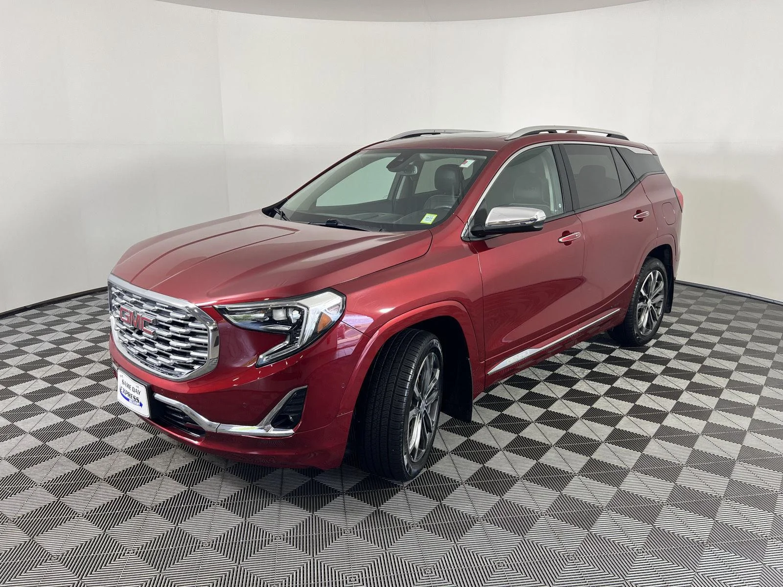 Used 2018 Red Quartz Tintcoat GMC Denali image 27