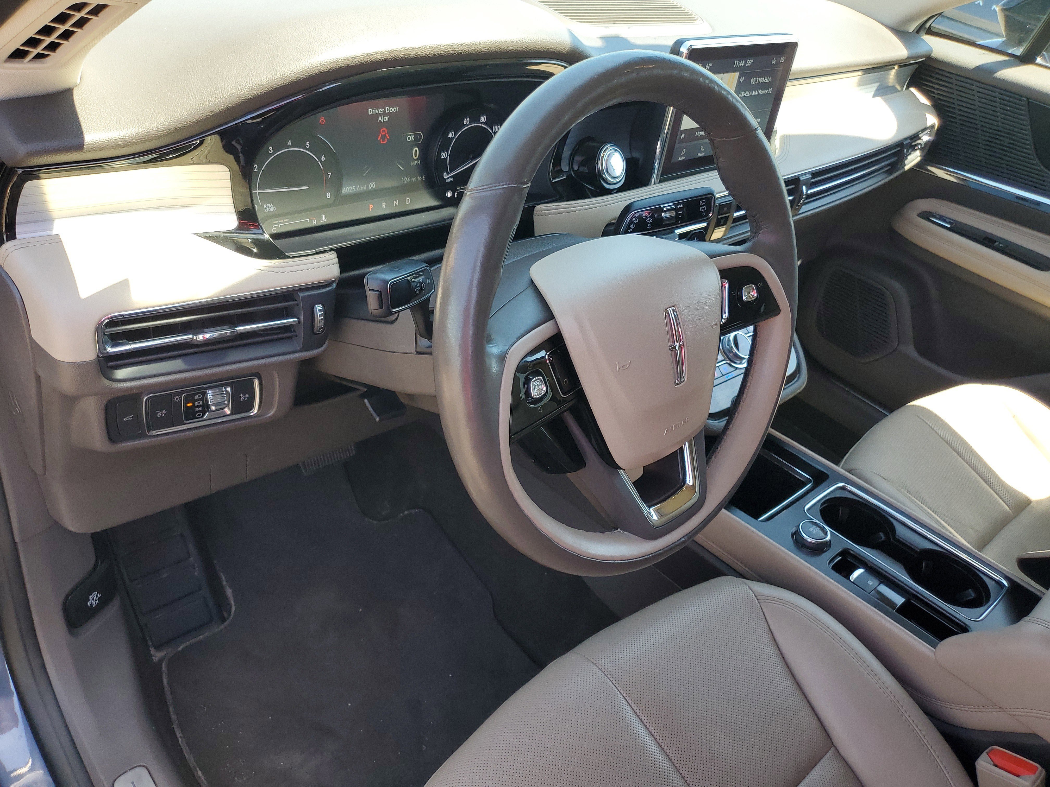 Used 2022 Gray Lincoln Standard image 19