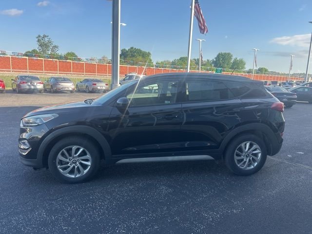Used 2017 Black Noir Pearl Hyundai SE image 4