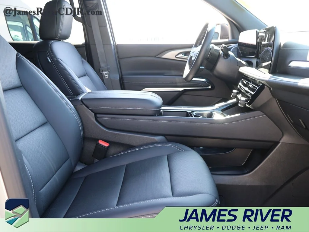 Used 2026 Gray Chevrolet LT image 9