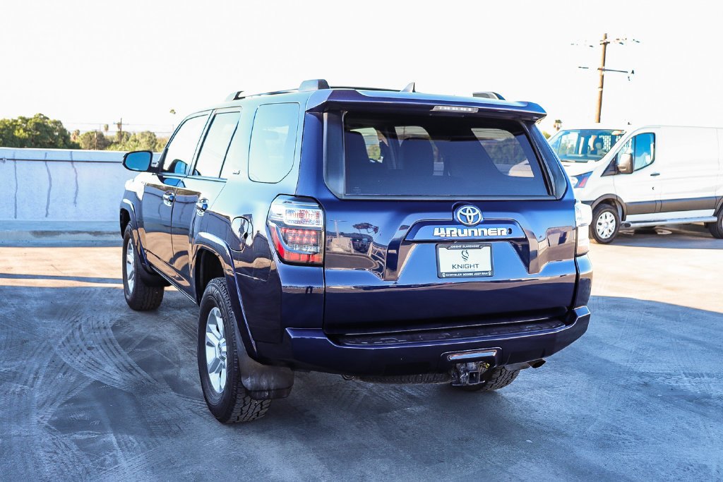 Used 2019 Nautical Blue Metallic Toyota SR5 Premium image 7