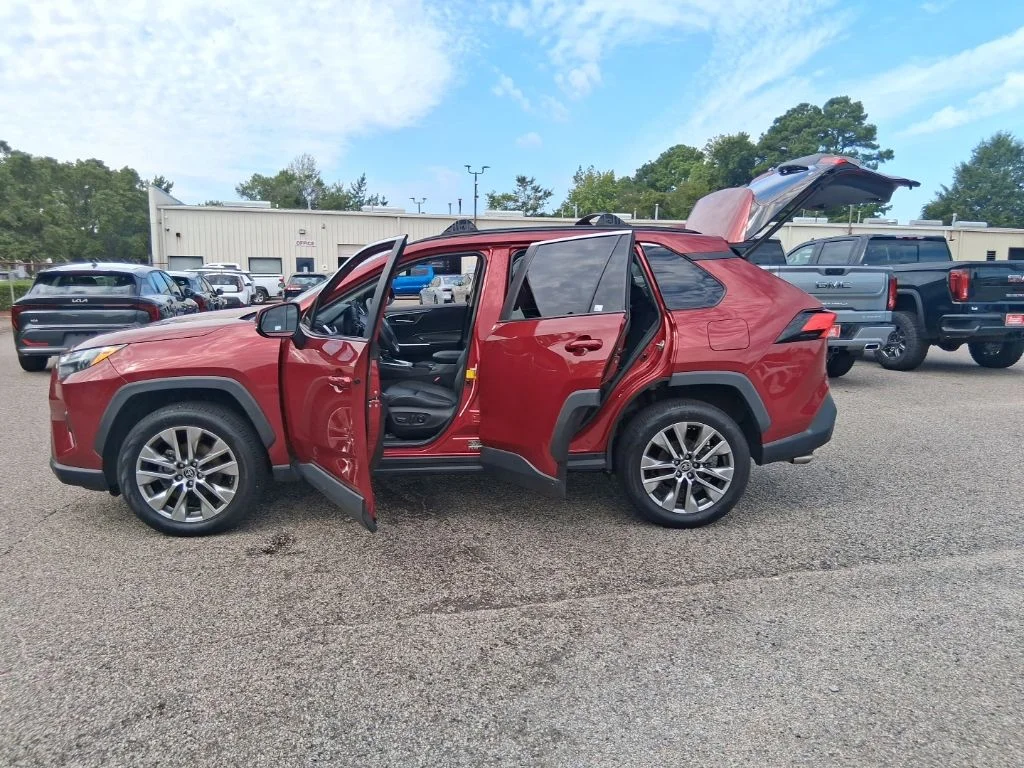 Used 2022 Red Toyota XLE Premium image 23