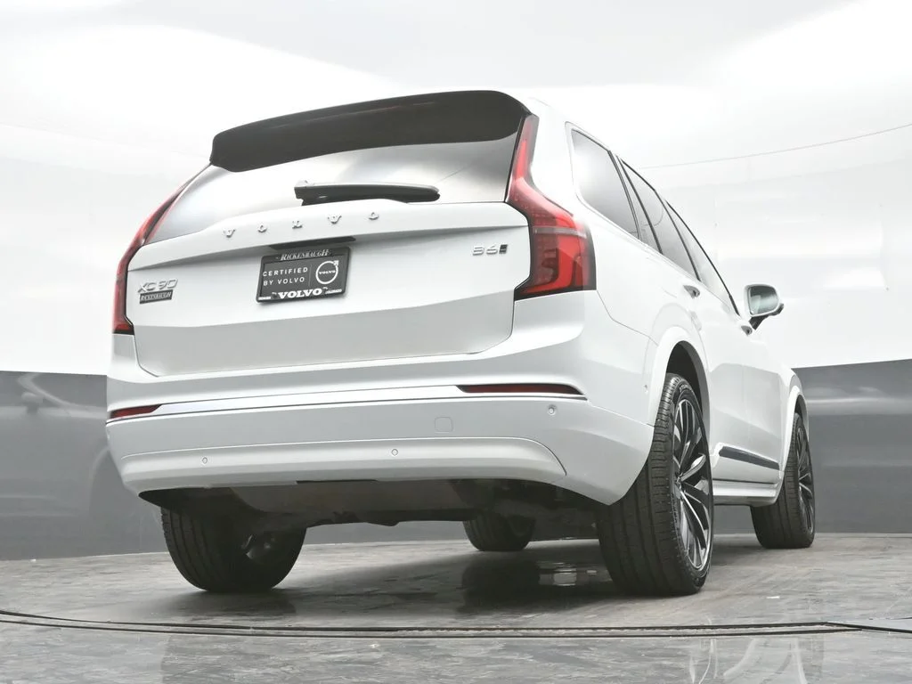 New 2026 Crystal White Volvo Plus image 28