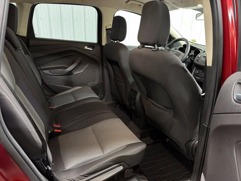 Used 2018 Red Ford SE image 18