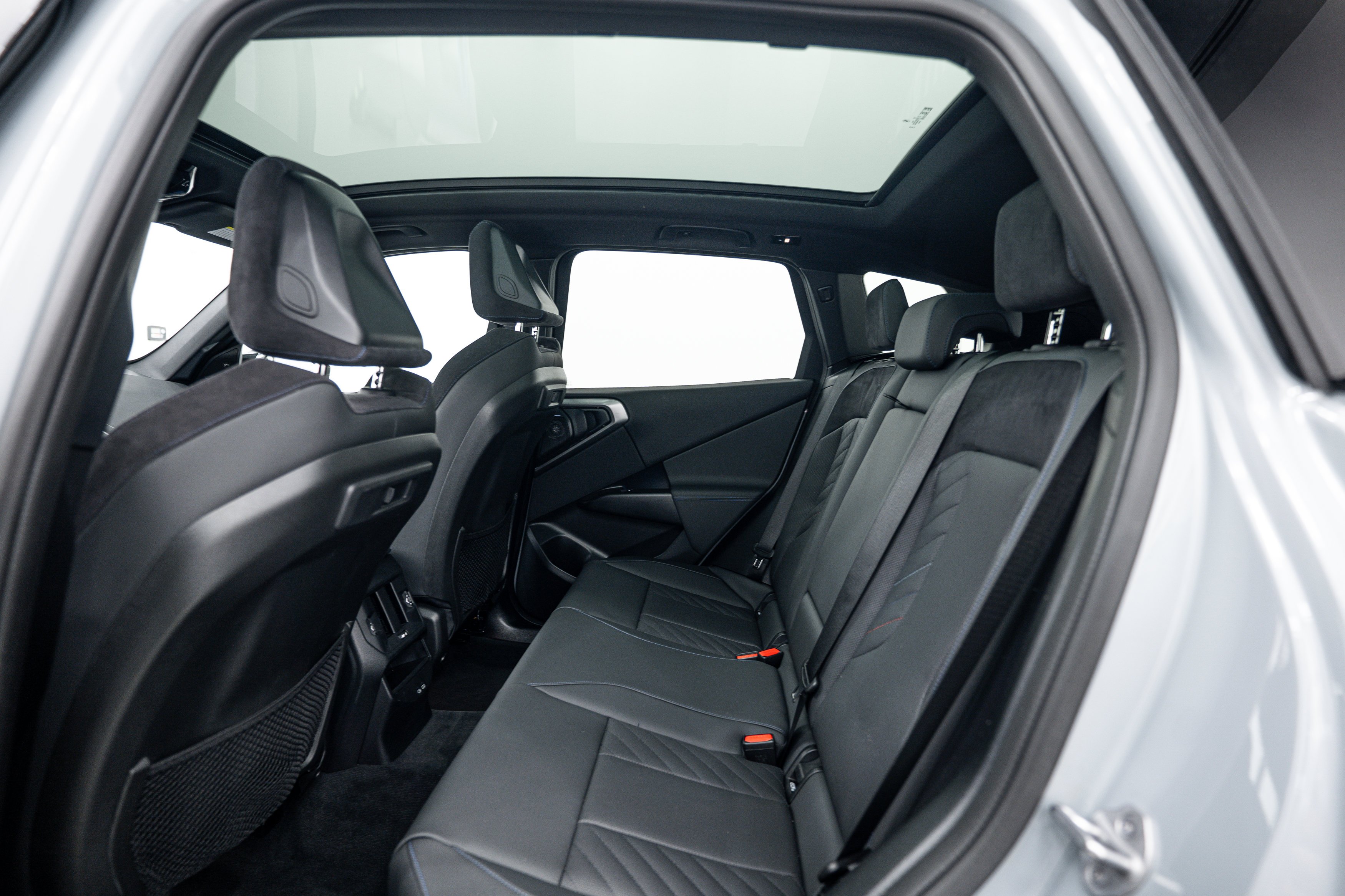 Used 2025 Brooklyn Grey Metallic BMW M50 xDrive image 17