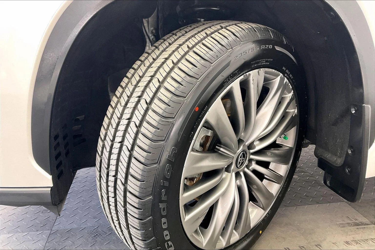 Used 2021 Blizzard Pearl Toyota Platinum image 34