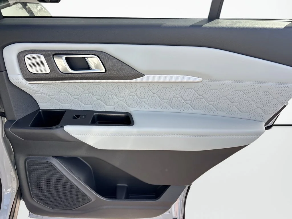 New 2027 Avalanche Gray Ford Platinum™ image 16