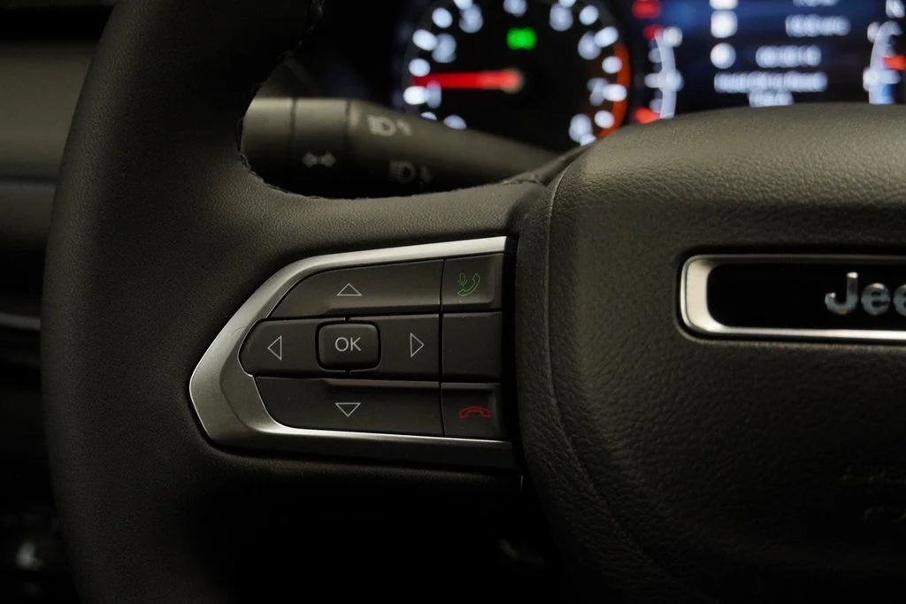 New 2026 Hydro Blue Pearlcoat Jeep Latitude image 27