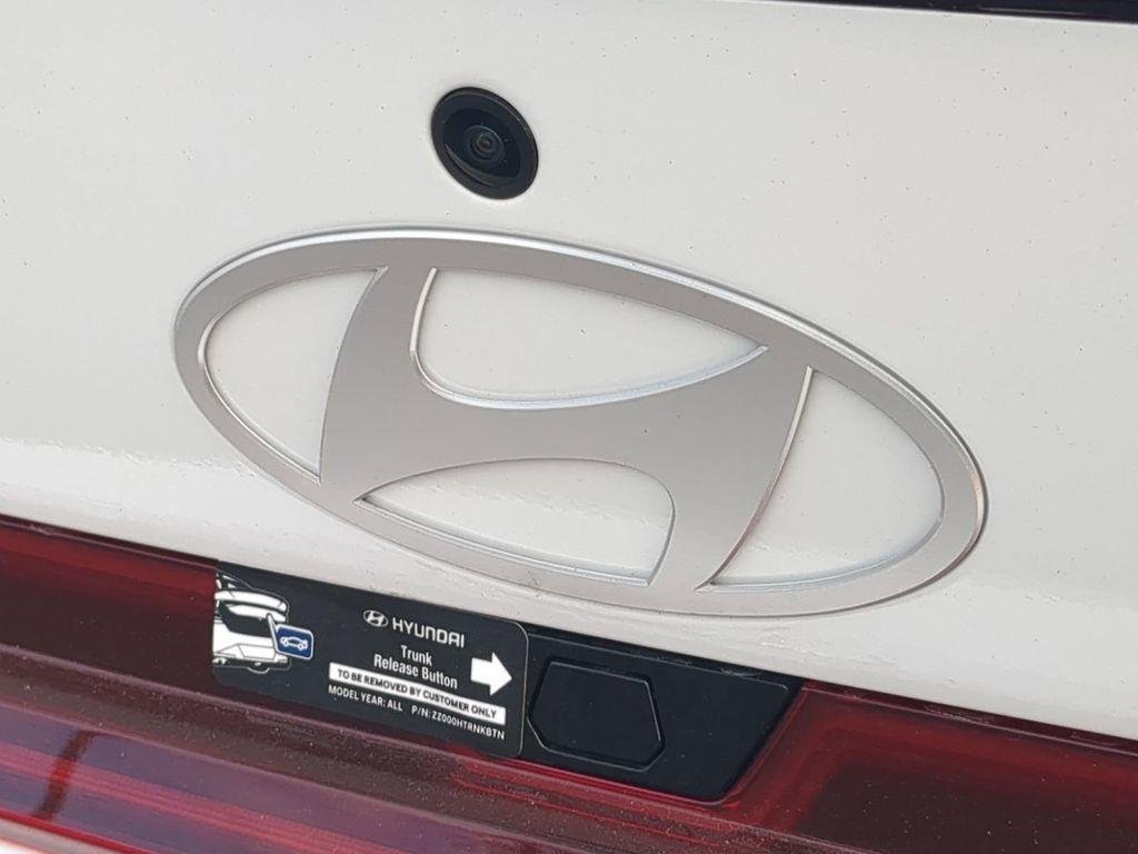 New 2026 White Hyundai SEL Sport Premium image 13