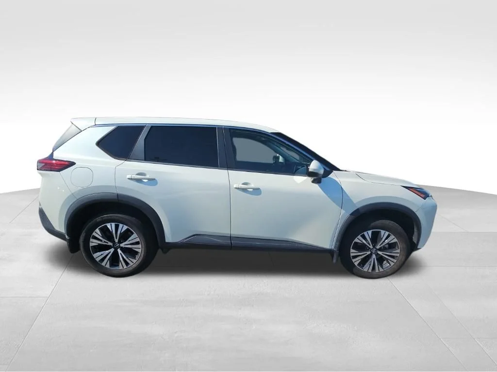 Used 2022 White Nissan SV image 5