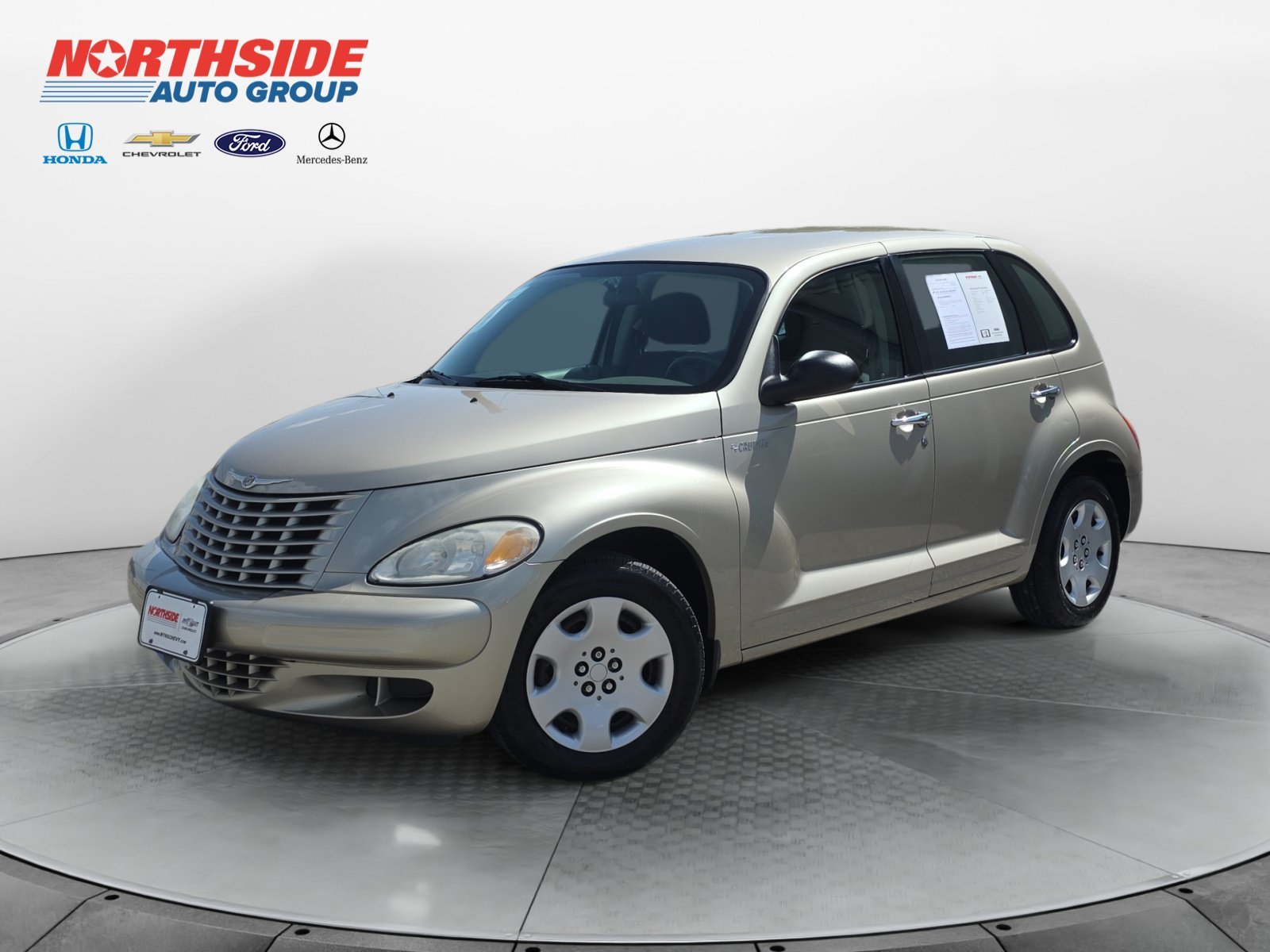 Used 2005 Linen Gold Pearlcoat Metallic Chrysler  image 3
