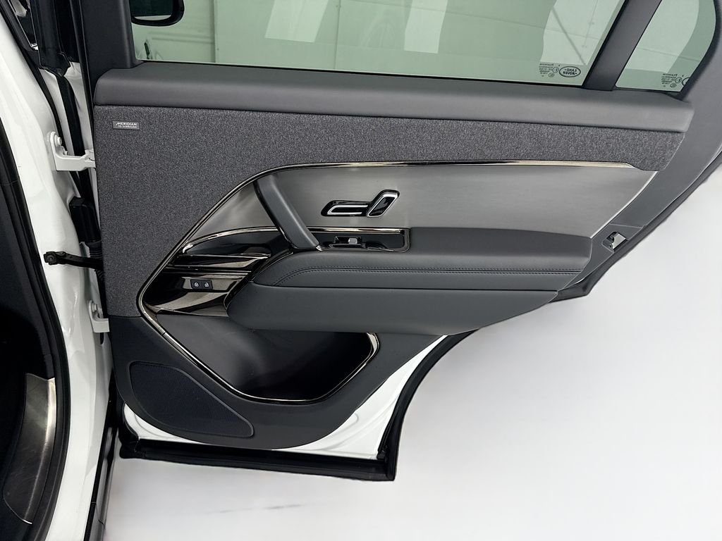 Used 2024 Fuji White Land Rover Dynamic SE image 26