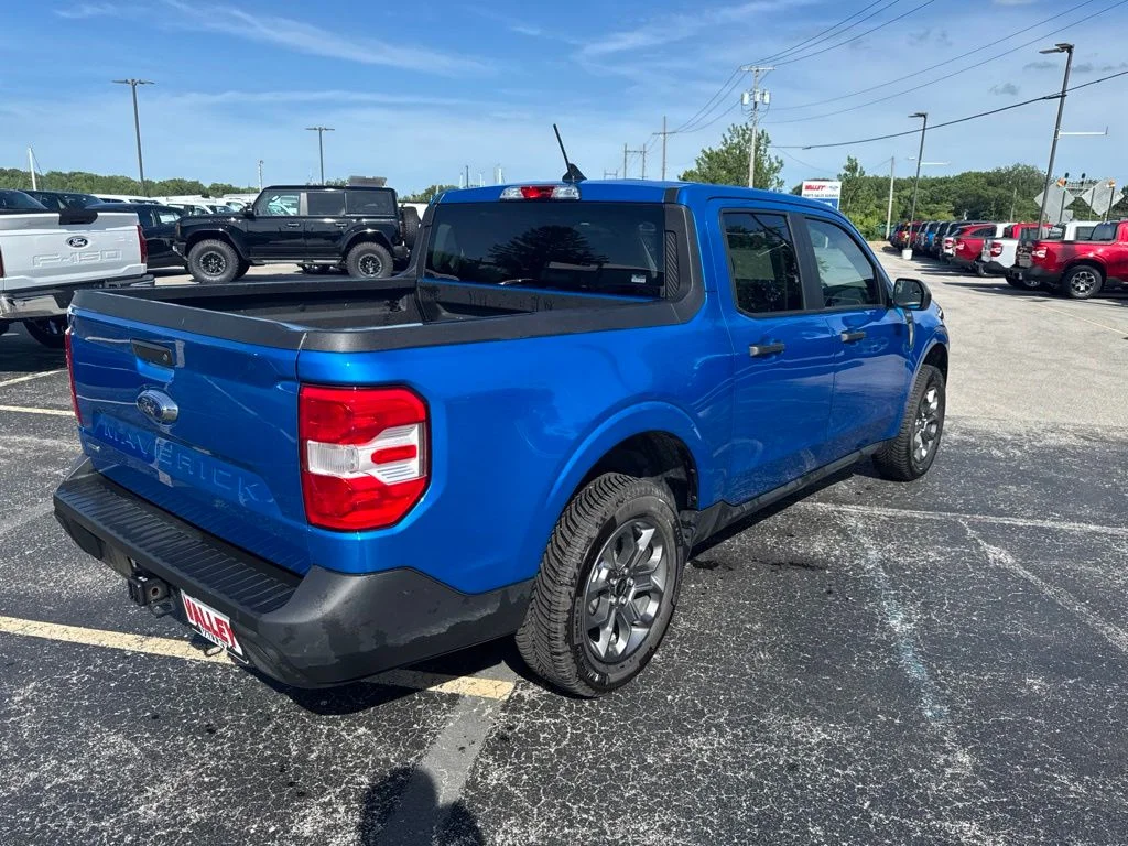 Used 2022 Blue Ford XLT image 3