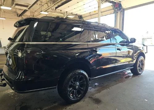 Used 2019  Ford Limited image 4