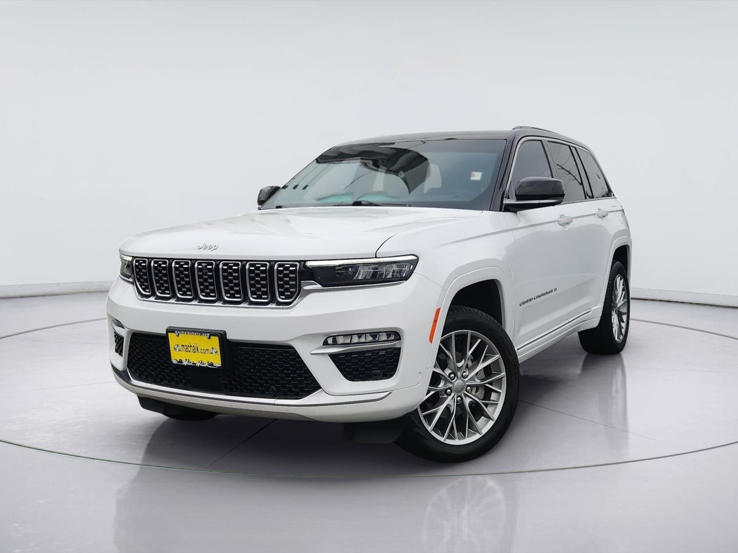 Used 2025 White Jeep Summit 4x4 image 1