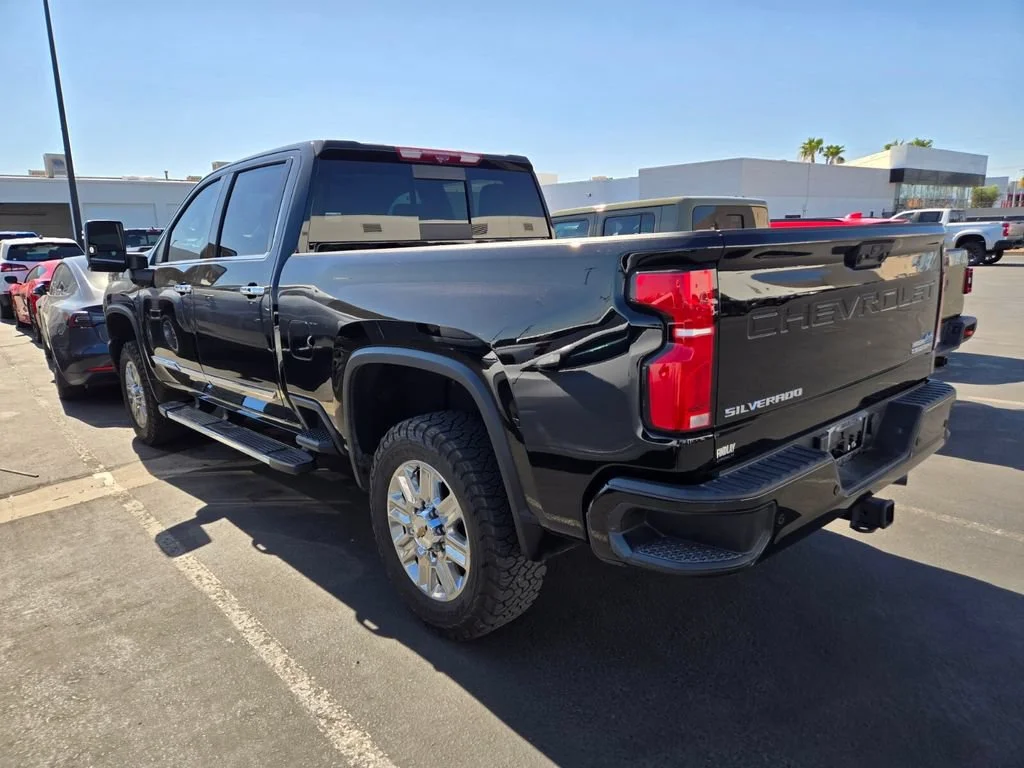Used 2024 Black Chevrolet High Country image 2