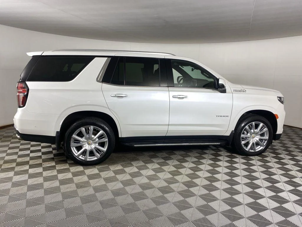Used 2024 Iridescent Pearl Tricoat Chevrolet High Country image 8