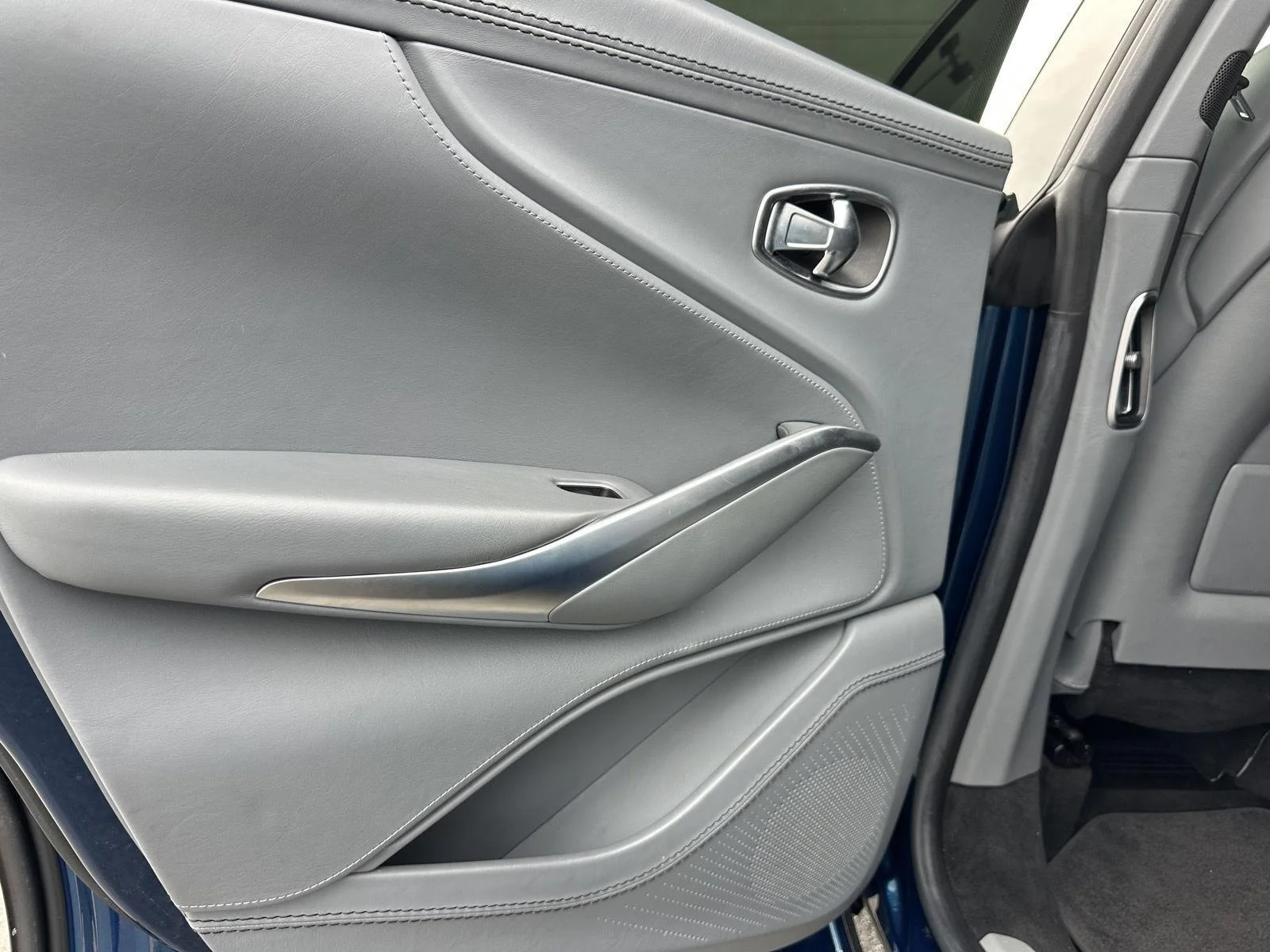Used 2021 Ocellus Teal Aston Martin Base image 22