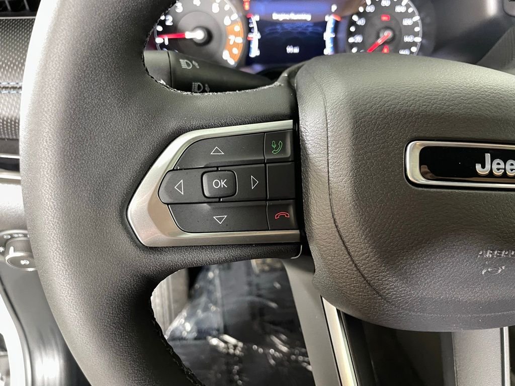 New 2026 Bright White Clearcoat Jeep Latitude image 20