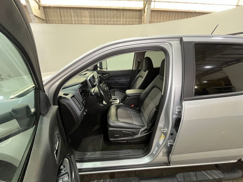 Used 2016 Silver Ice Metallic Chevrolet Z71 image 15