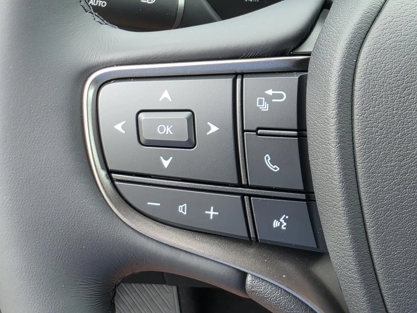 2026 Lexus UX Hybrid 300h Premium - Photo 29