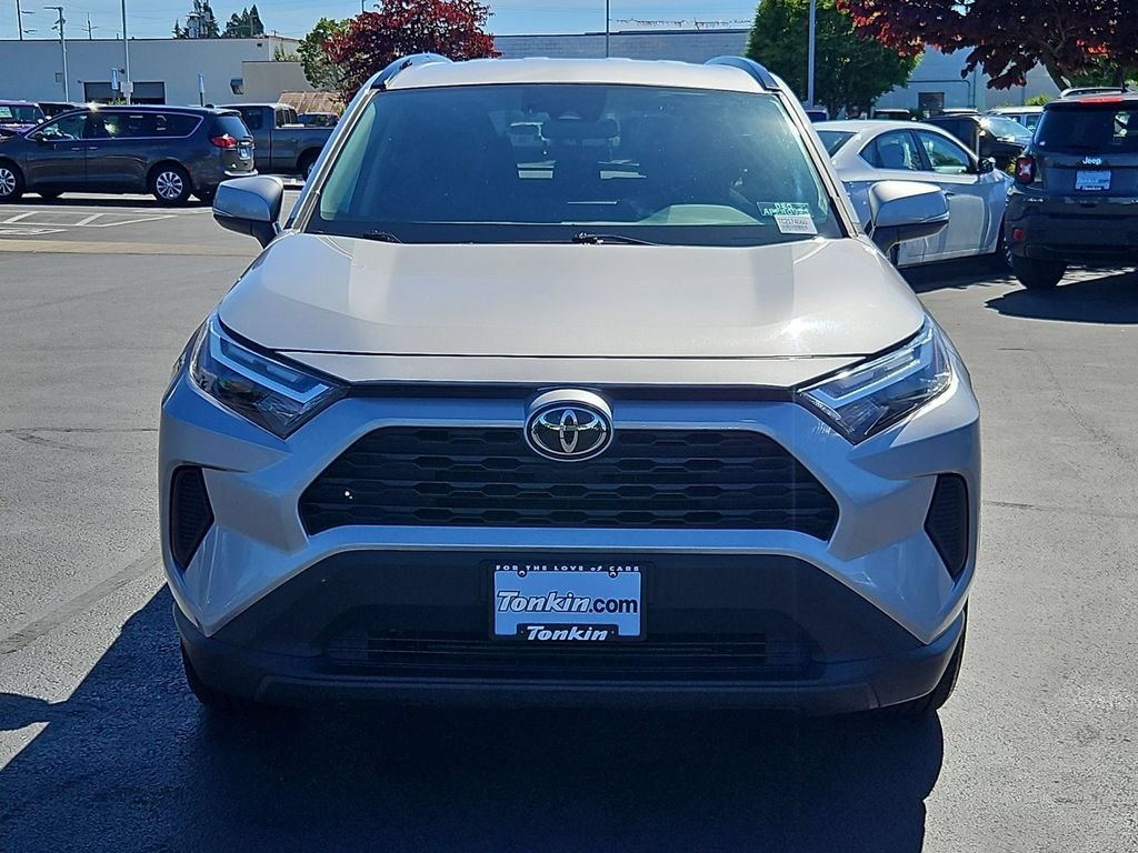 Used 2022 Silver Sky Metallic Toyota XLE image 9