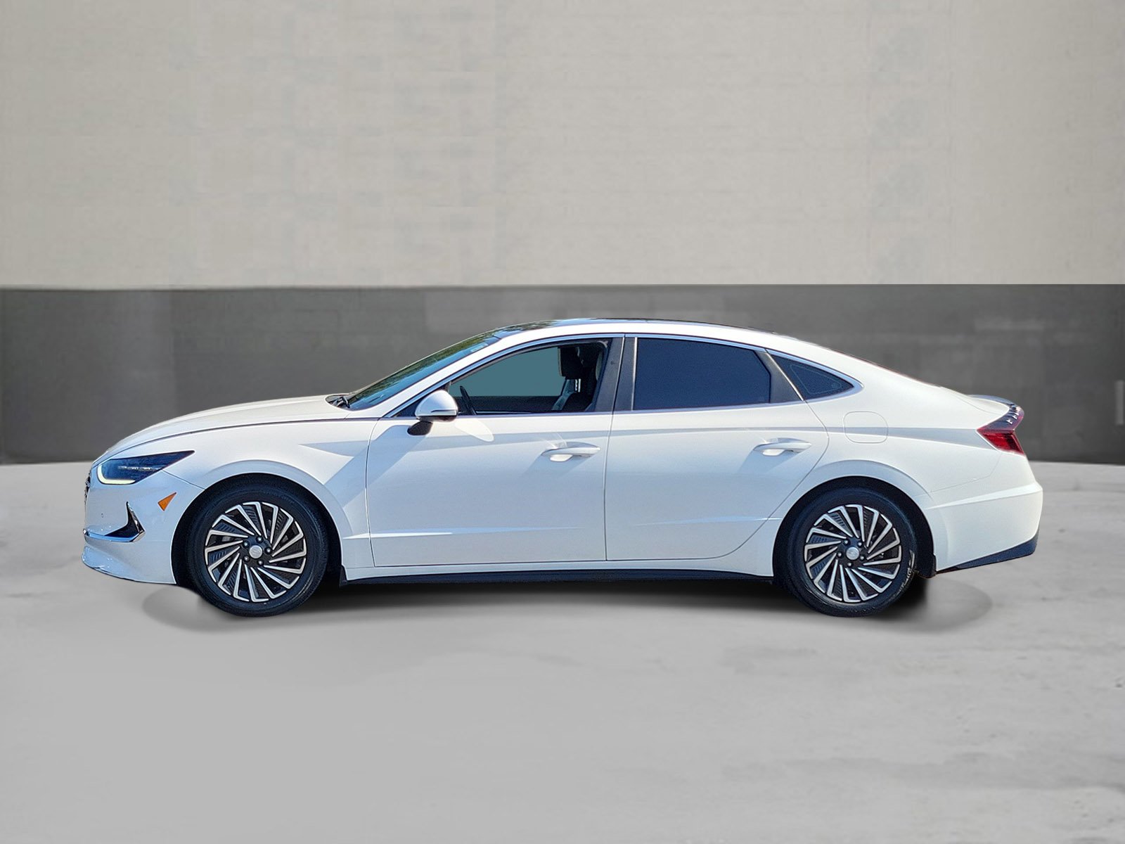 Used 2021 Hyper White Hyundai Limited image 3