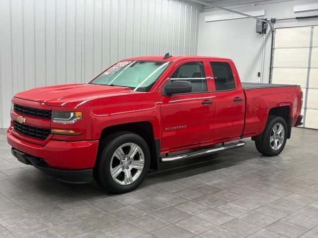 Used 2018 Red Chevrolet Custom image 5