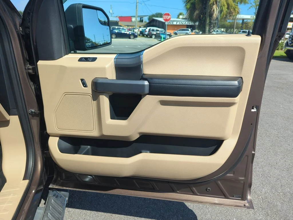 Used 2015  Ford XLT image 32