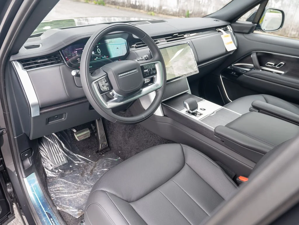 New 2026 Carpathian Grey Land Rover SE image 11
