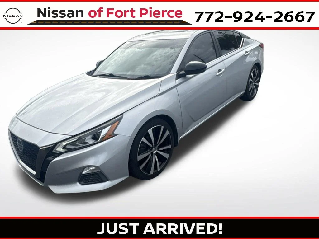 Used 2021 Silver Nissan 2.0 SR image 1