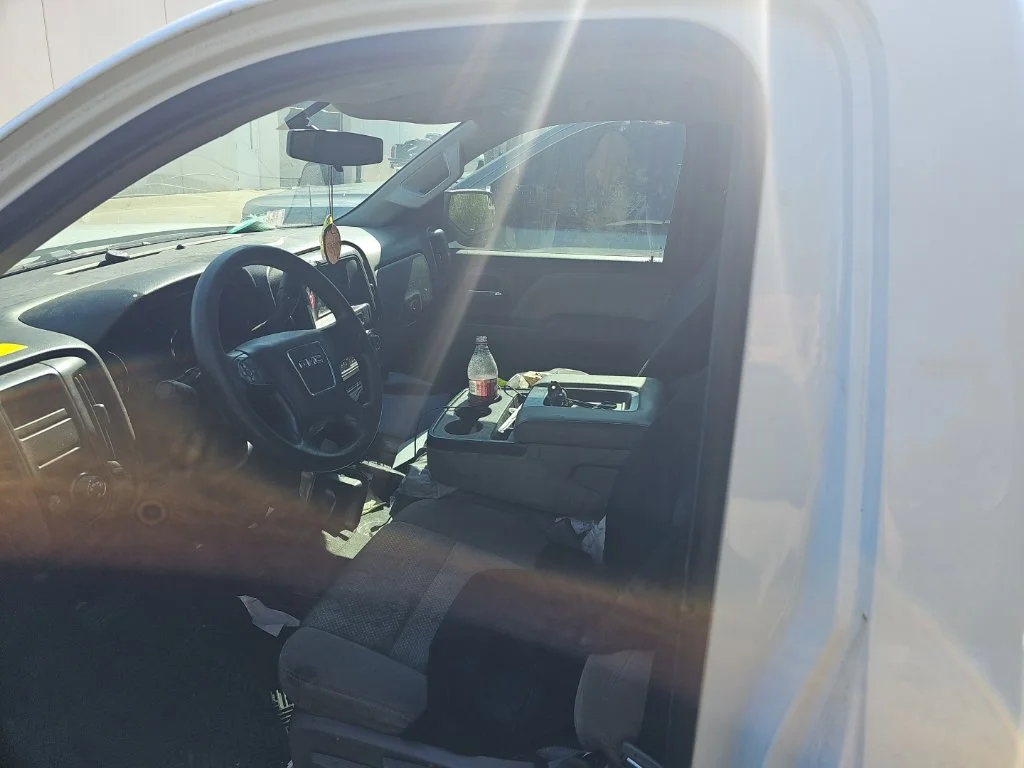 Used 2018 White GMC Base image 7