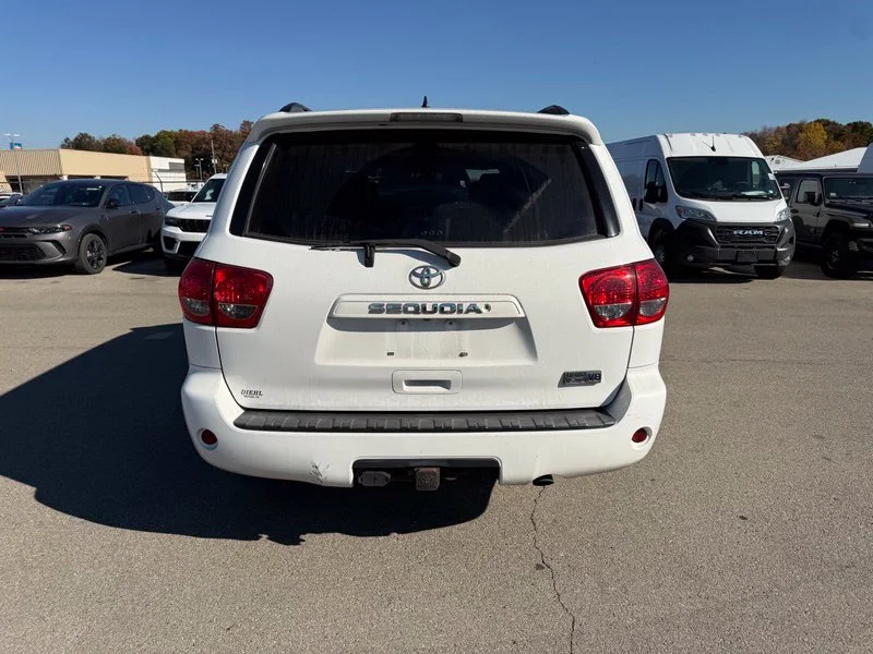Used 2016 White Toyota SR5 image 16