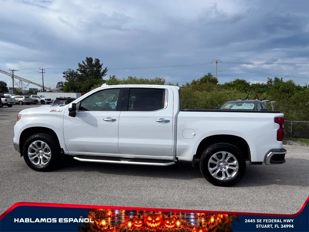 Used 2025 Summit White Chevrolet LTZ image 4