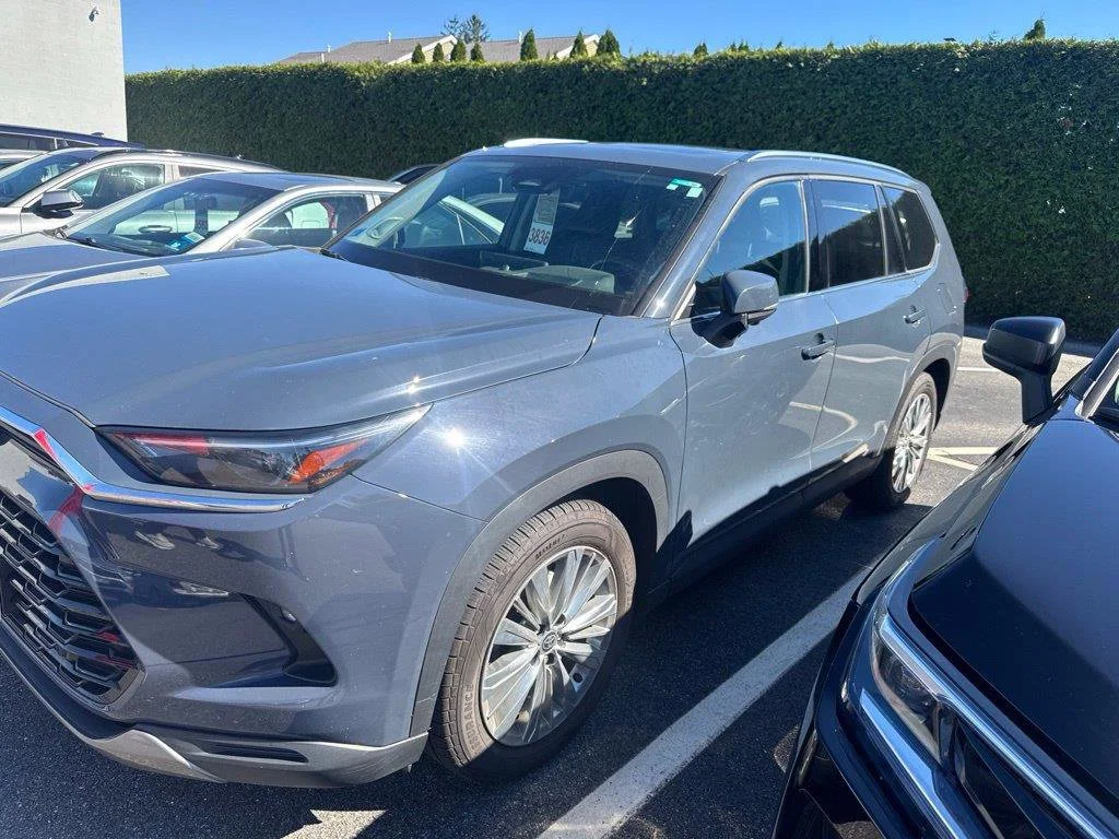 Used 2024 Cloud Toyota Platinum image 4
