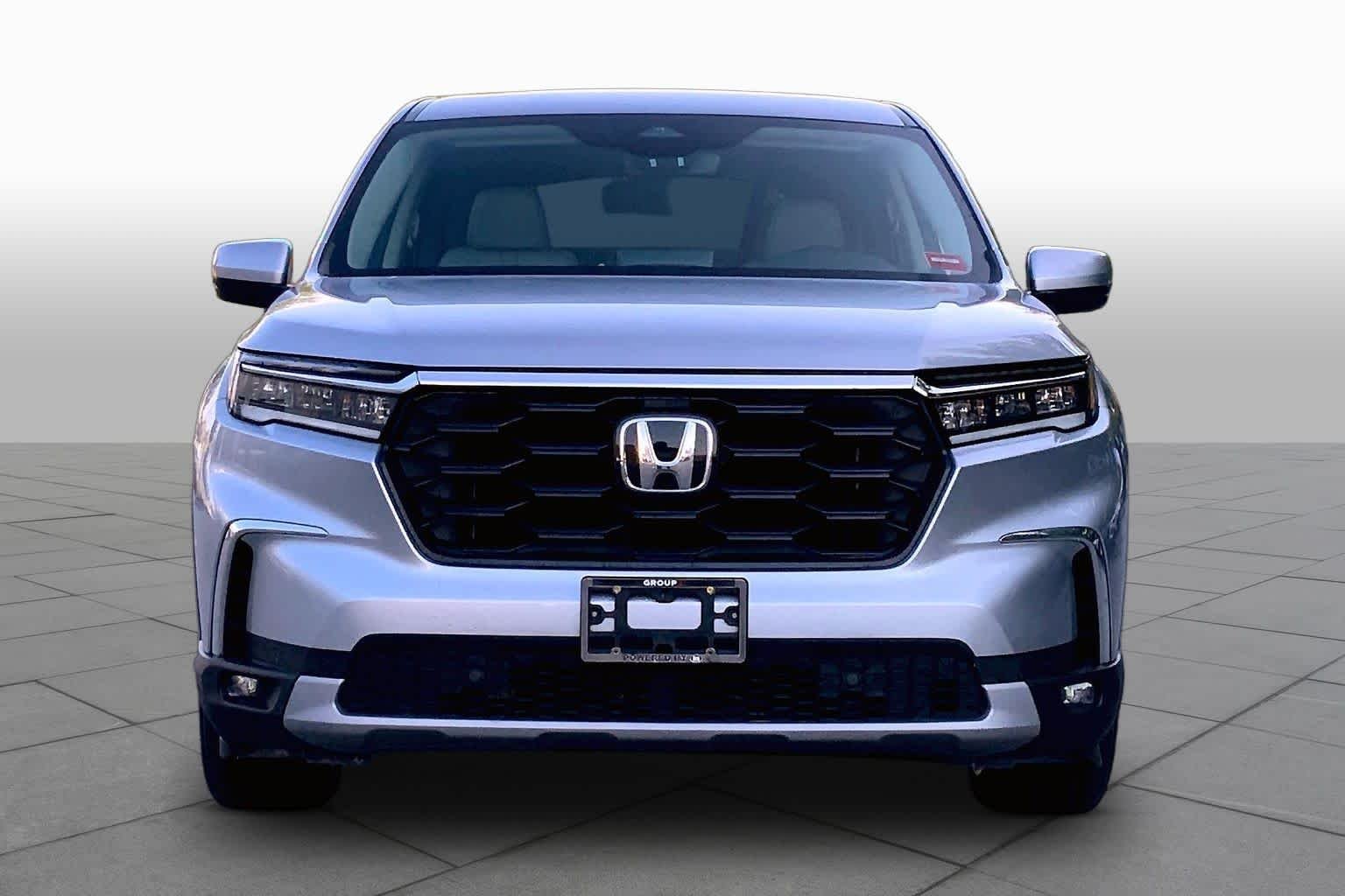 Used 2024 Lunar Silver Metallic Honda EX-L 8 Passenger image 4