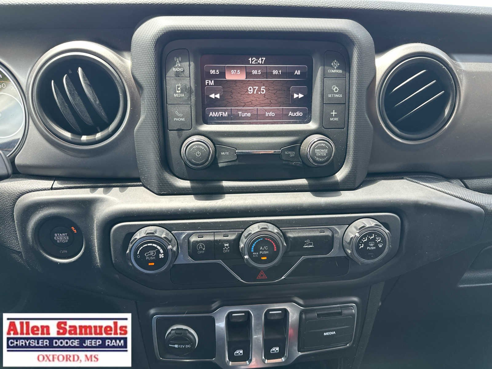 Used 2021 Hellayella Clearcoat Jeep Sport S image 16