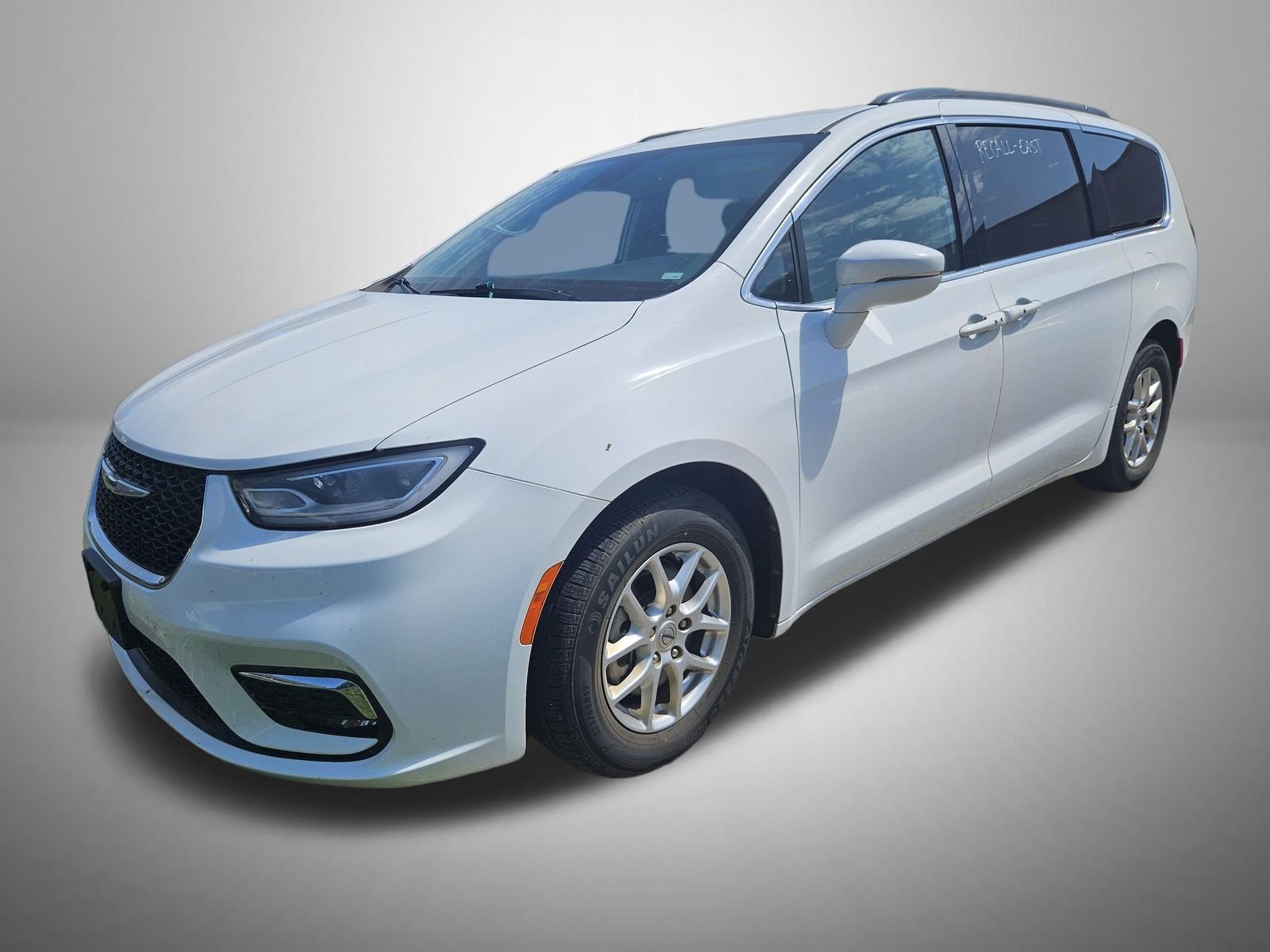 2022 Chrysler Pacifica Touring L's photo